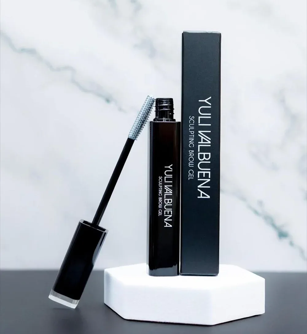 Sculpting Brow Gel by Yuli Valbuena — aplicador con cepillo